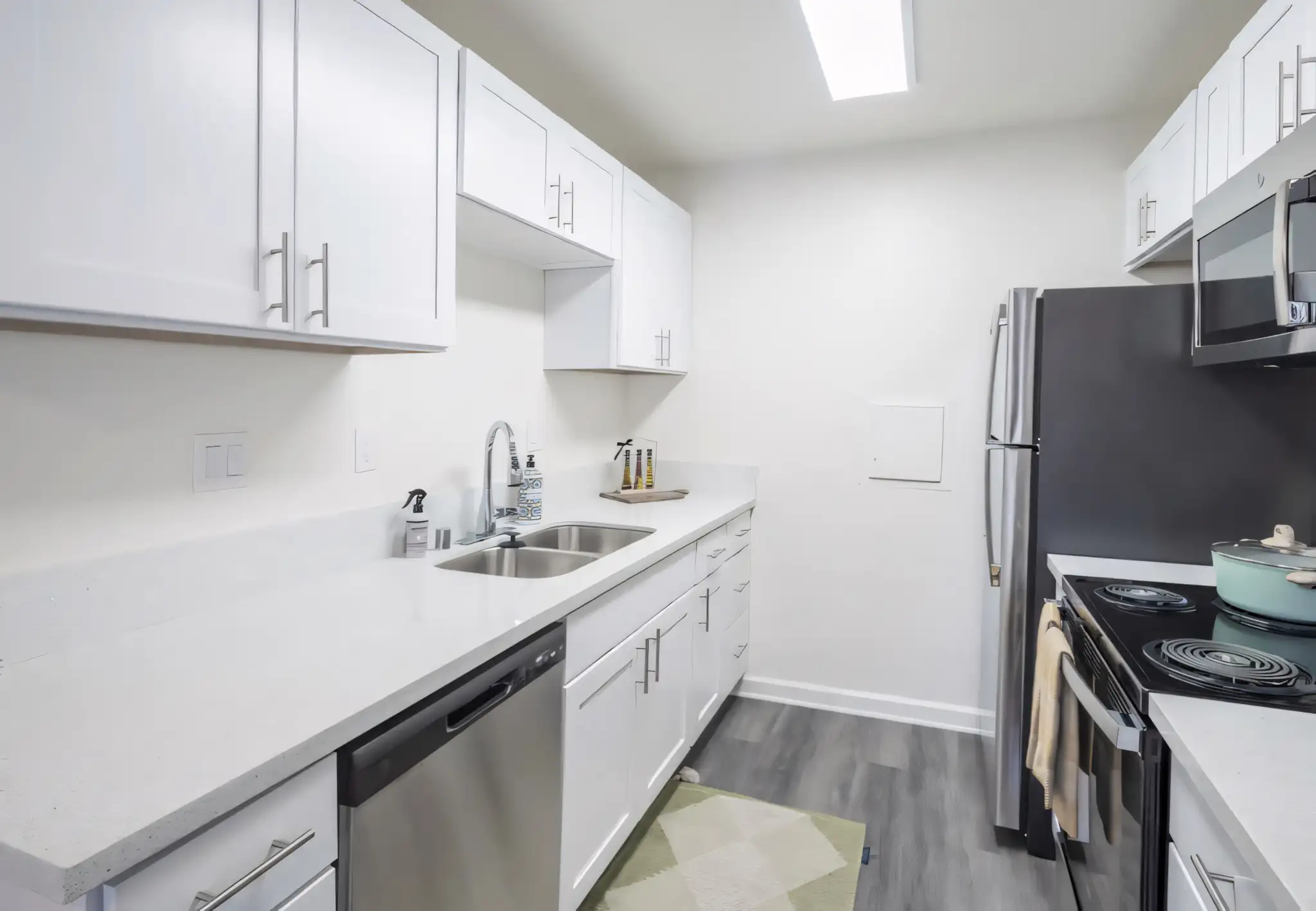Knolls on Elm updated kitchen with white appliances and ample storage