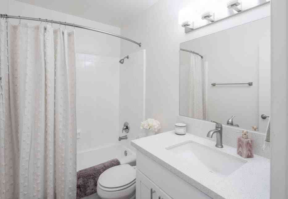 knolls on elm apartments modern bathroom with quartz vanity and tub shower
