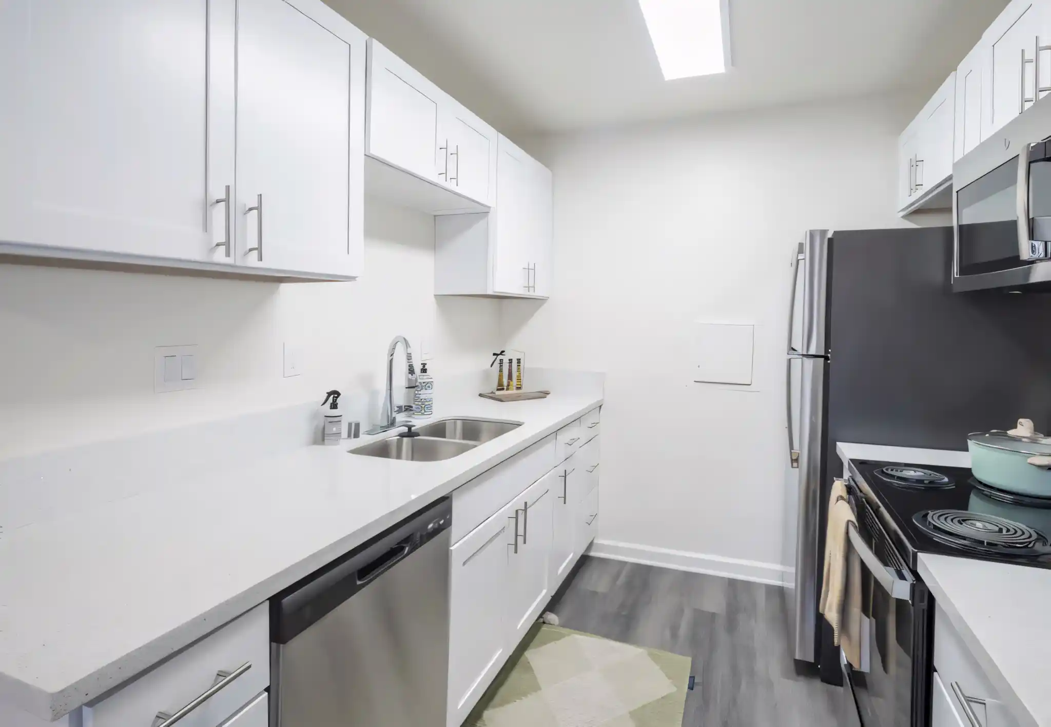 Knolls on Elm updated kitchen with white appliances and ample storage
