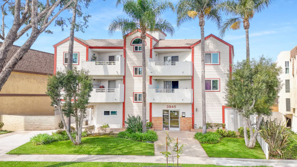 Villa Virginia apartment full view of front building thumbnail